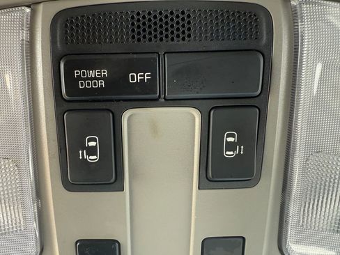 Used 2017 Kia Sedona LX w/ LX Essentials Premium Package image 25