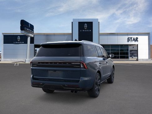 New 2026 Lincoln Navigator Reserve AWD/4WD image 8