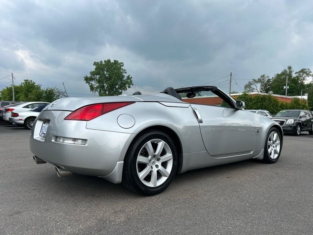 Used 2005 Nissan 350Z Touring RWD image 11