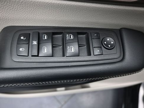 Used 2023 Chrysler Voyager LX image 19