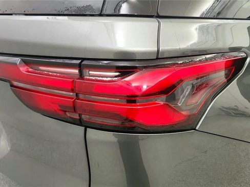 Used 2023 Chevrolet Traverse LT image 15