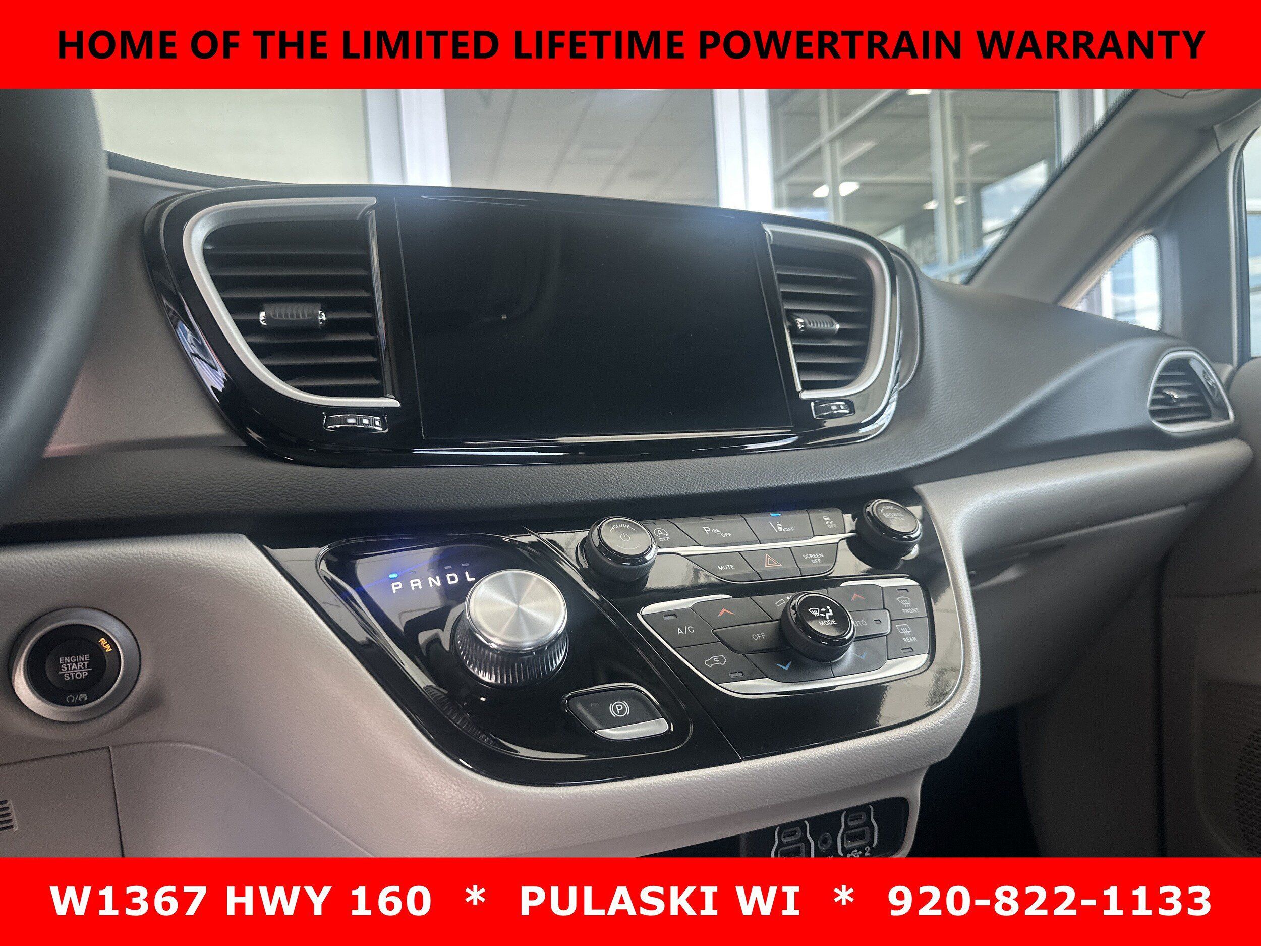 Used 2024 Chrysler Pacifica Touring-L FWD image 12