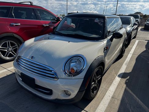 Used 2013 MINI Cooper Hardtop image 2