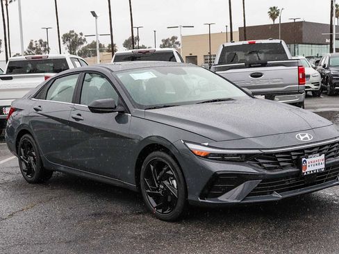 New 2026 Hyundai Elantra SEL Sport FWD image 3