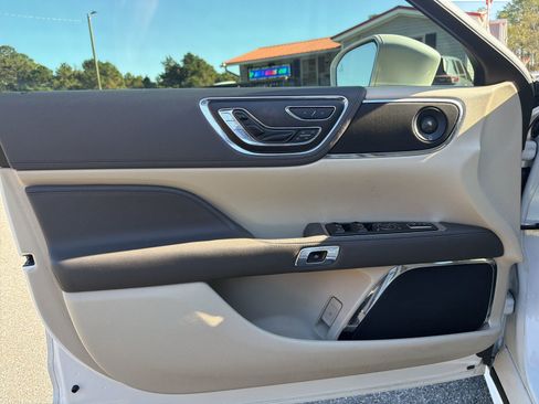 Used 2017 Lincoln Continental Reserve w/ Technology Package image 14