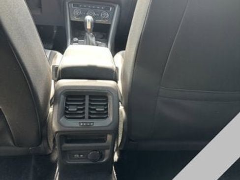 Used 2021 Volkswagen Tiguan SE w/ Panoramic Sunroof Package image 10