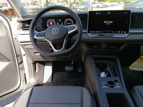 New 2026 Volkswagen Tiguan SE FWD image 13