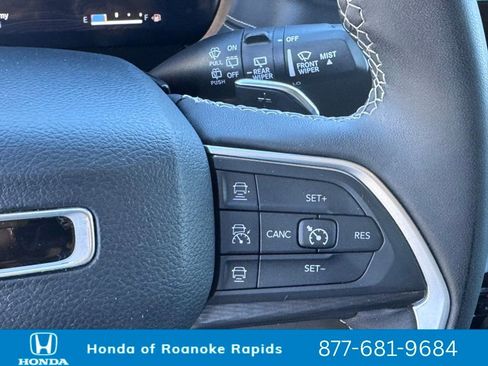 Used 2023 Jeep Grand Cherokee L Laredo image 23