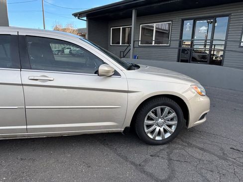 Used 2013 Chrysler 200 Touring image 4