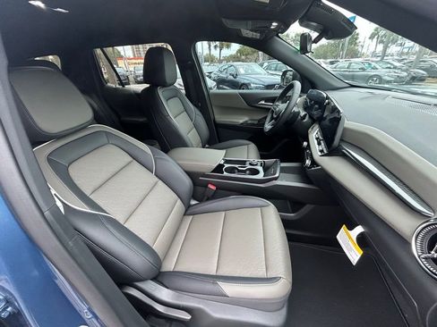 New 2026 Chevrolet Equinox LT w/ Convenience Package II FWD image 23