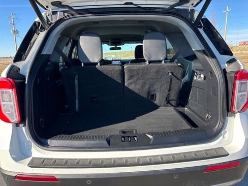 Used 2022 Ford Explorer XLT w/ Equipment Group 202A image 26