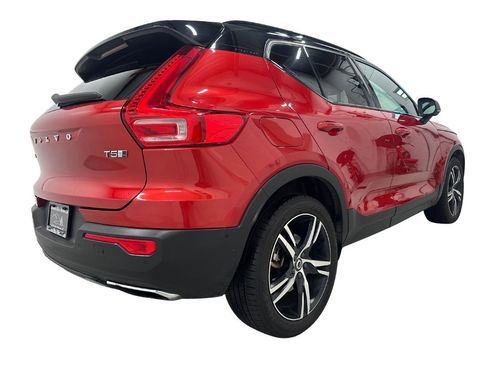 Used 2019 Volvo XC40 T5 R-Design image 4