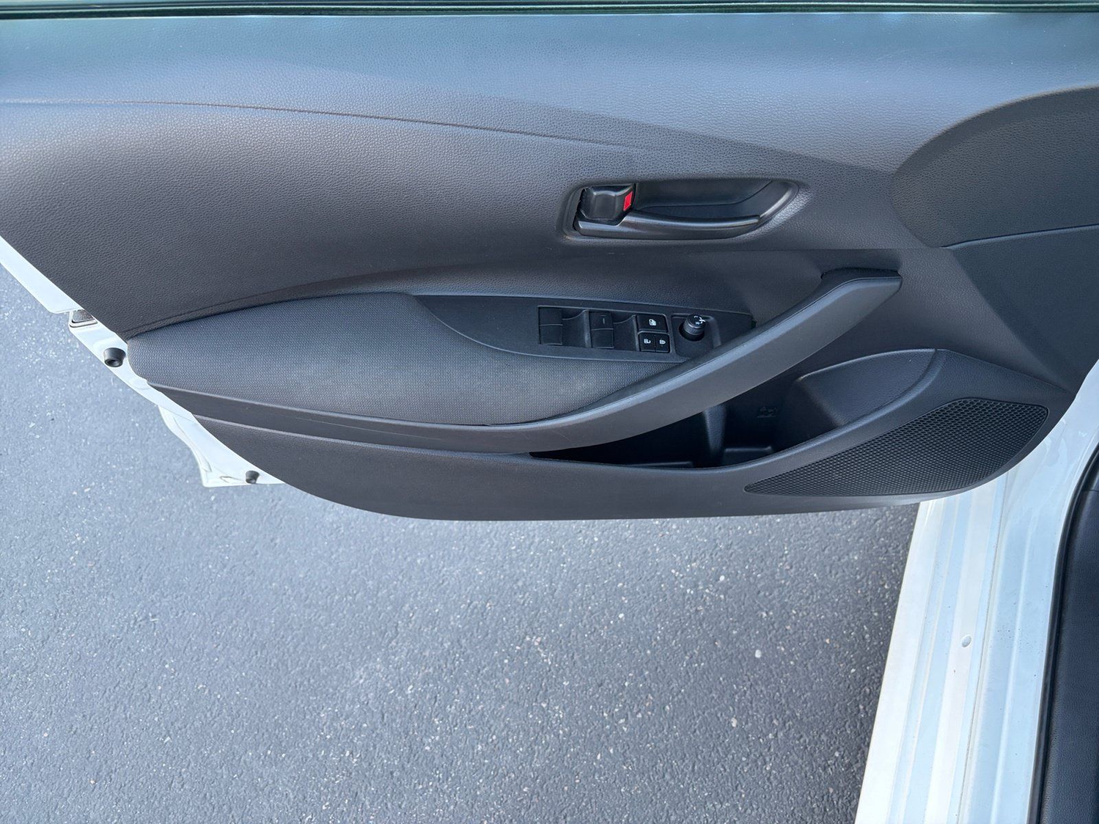 Used 2024 Toyota Corolla LE FWD image 10