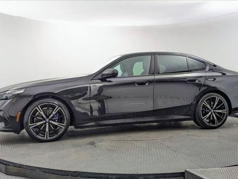 Used 2024 BMW 530i w/ M Sport Package RWD image 3