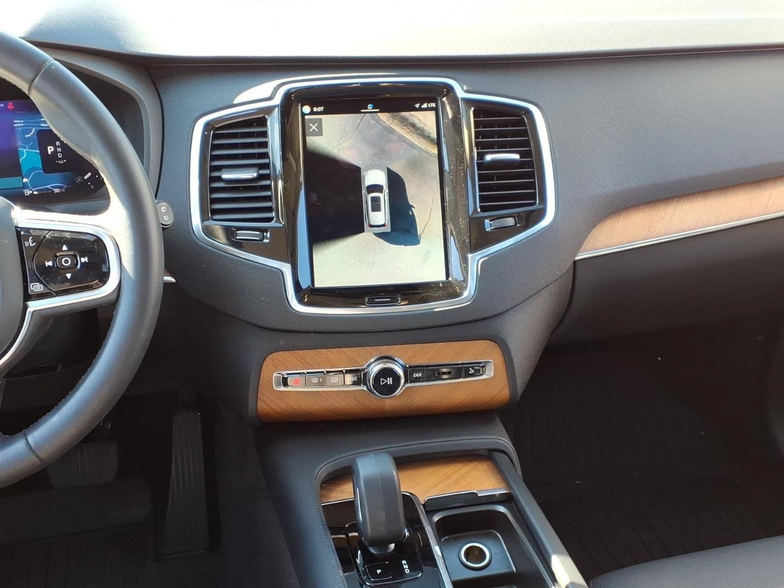 Certified 2023 Volvo XC90 B5 Plus w/ Protection Package Premier AWD/4WD image 15