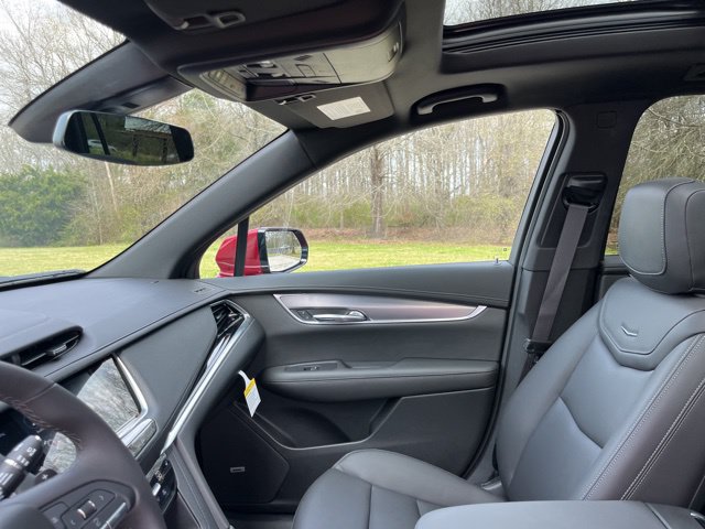 New 2025 Cadillac XT6 Luxury FWD image 17