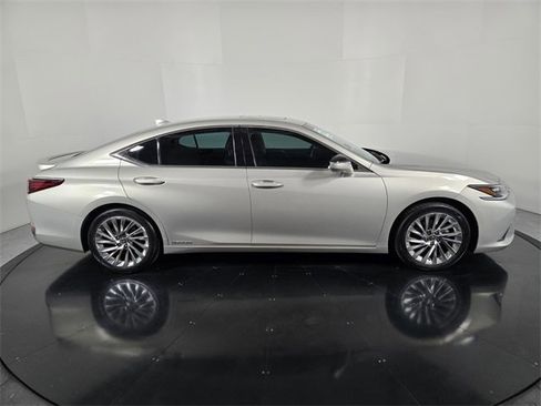 Certified 2022 Lexus ES 300h w/ Luxury Package image 7