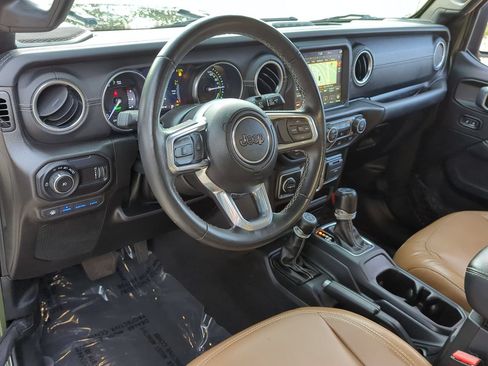 Used 2023 Jeep Wrangler Unlimited Sahara w/ Cold Weather Group AWD/4WD image 10