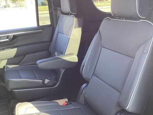 New 2026 Chevrolet Suburban Premier image 41