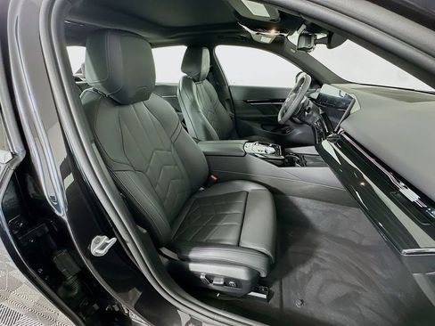 Used 2025 BMW 530i image 29