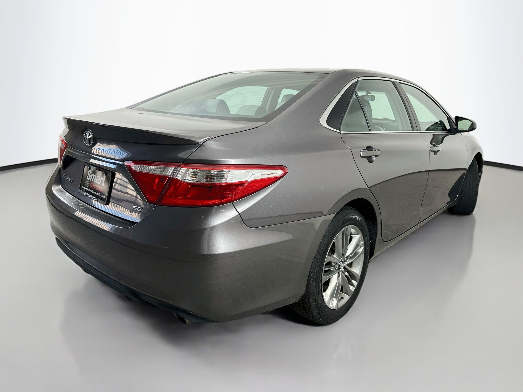 Used 2016 Toyota Camry SE FWD image 7