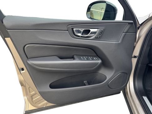 Certified 2025 Volvo XC60 B5 Plus image 10