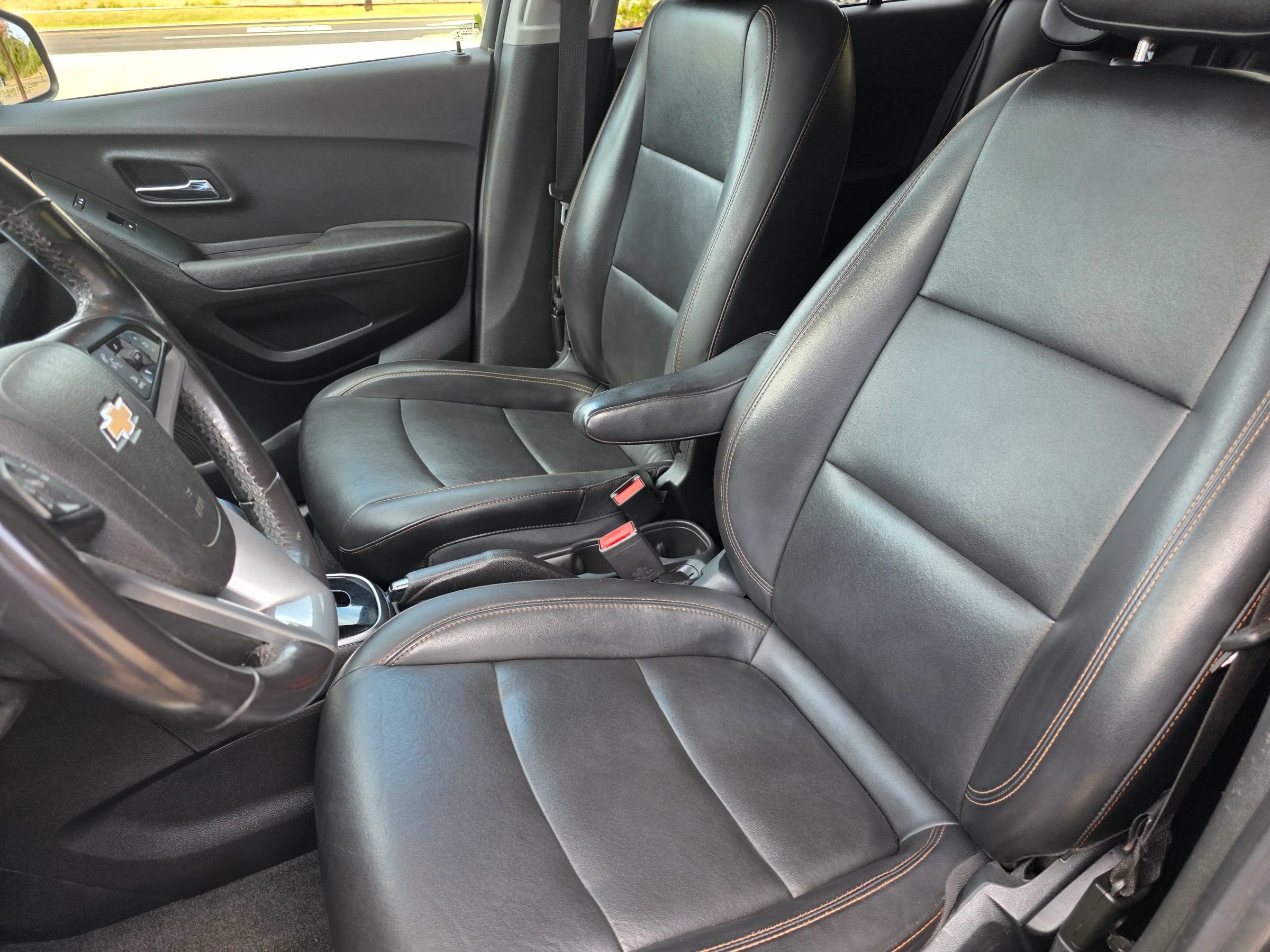 Used 2018 Chevrolet Trax Premier w/ LPO, Cargo Package AWD/4WD image 14