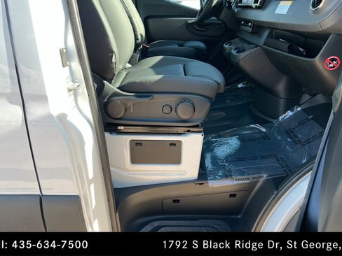 Used 2025 Mercedes-Benz Sprinter 2500 image 19