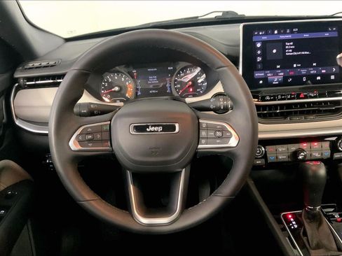 Used 2025 Jeep Compass Limited AWD/4WD image 6