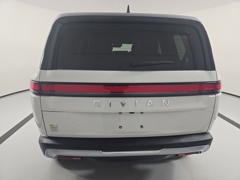 Used 2024 Rivian R1S Adventure image 4