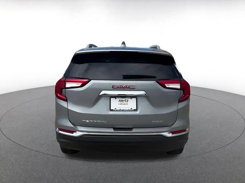 Used 2024 GMC Terrain SLT AWD/4WD image 12