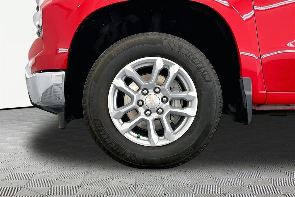 Used 2023 Chevrolet Silverado 1500 LT AWD/4WD image 9