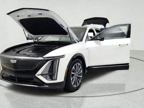 Used 2024 Cadillac Lyriq Sport RWD image 13