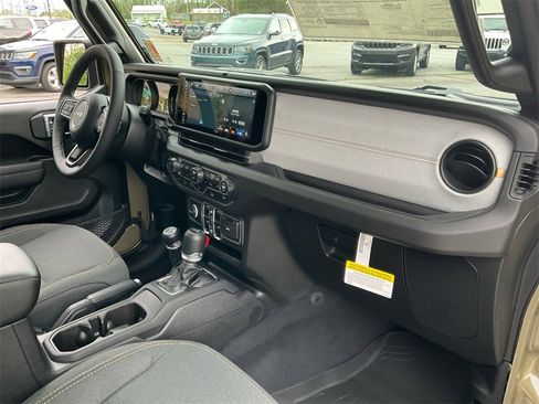 New 2025 Jeep Gladiator Sport image 27