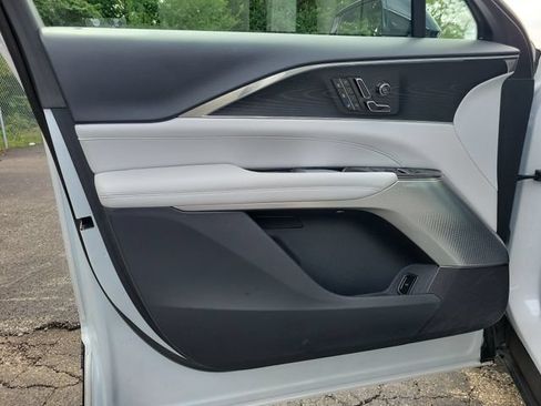 Used 2024 Cadillac Lyriq Luxury AWD/4WD image 22