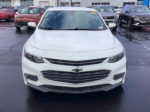 Used 2018 Chevrolet Malibu LT image 2
