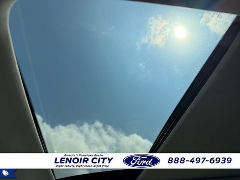 Used 2022 Nissan Pathfinder SL w/ SL Premium Package FWD image 17