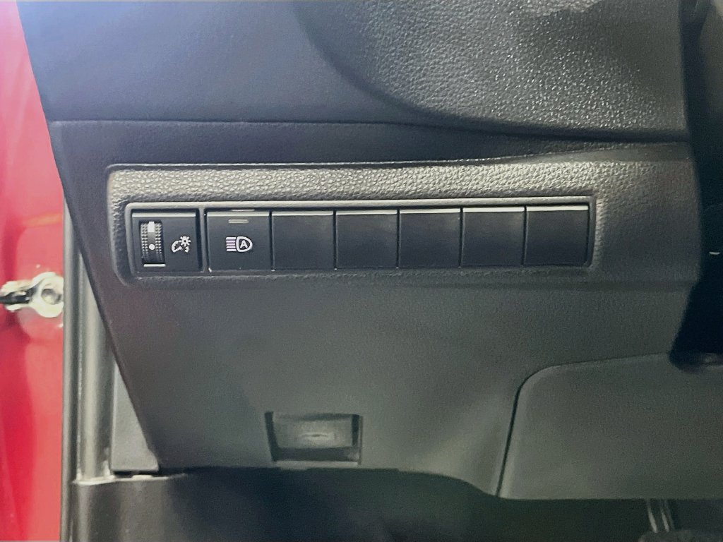 Used 2025 Toyota Corolla LE FWD image 10