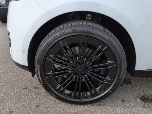 New 2026 Land Rover Range Rover SE image 13