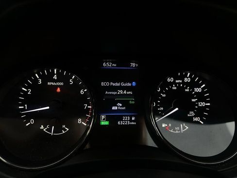 Used 2019 Nissan Rogue SV w/ Premium Package FWD image 8