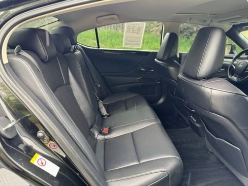 Used 2019 Lexus ES 350 w/ Premium Package FWD image 16