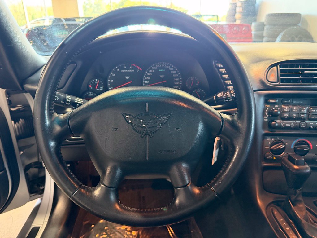 Used 2002 Chevrolet Corvette Coupe RWD image 9