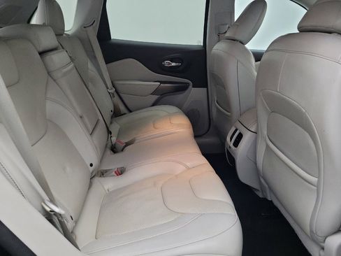 Used 2019 Jeep Cherokee Limited FWD image 19