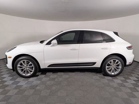 Certified 2023 Porsche Macan AWD/4WD image 2