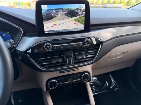 Used 2022 Ford Escape Titanium AWD/4WD image 22