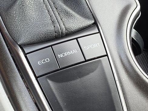 Used 2024 Toyota Camry SE FWD image 25