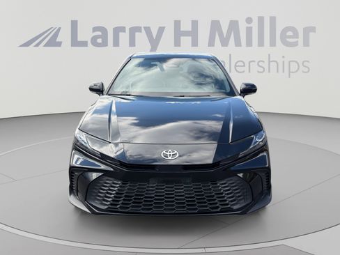 Used 2025 Toyota Camry SE FWD image 8