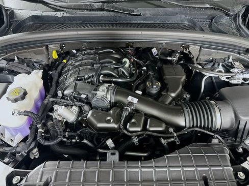New 2025 Jeep Grand Cherokee Limited RWD image 18