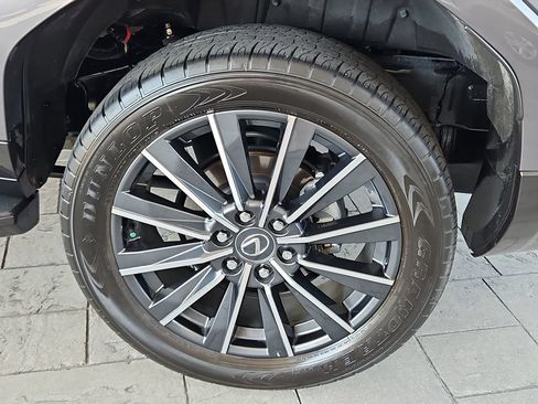 Used 2024 Lexus GX 550 w/ Accessory Package (2T) AWD/4WD image 39