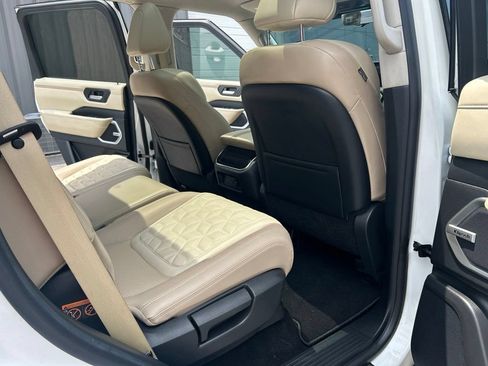 Certified 2025 Nissan Armada Platinum RWD image 33